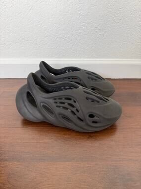 Yeezy Adidas Roam Runner Men's Sz 10 Black Onyx